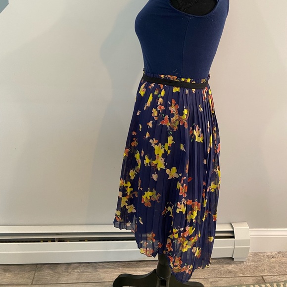 Cute Floral Dress - Picture 4 of 7